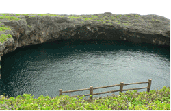 下地島の通り池